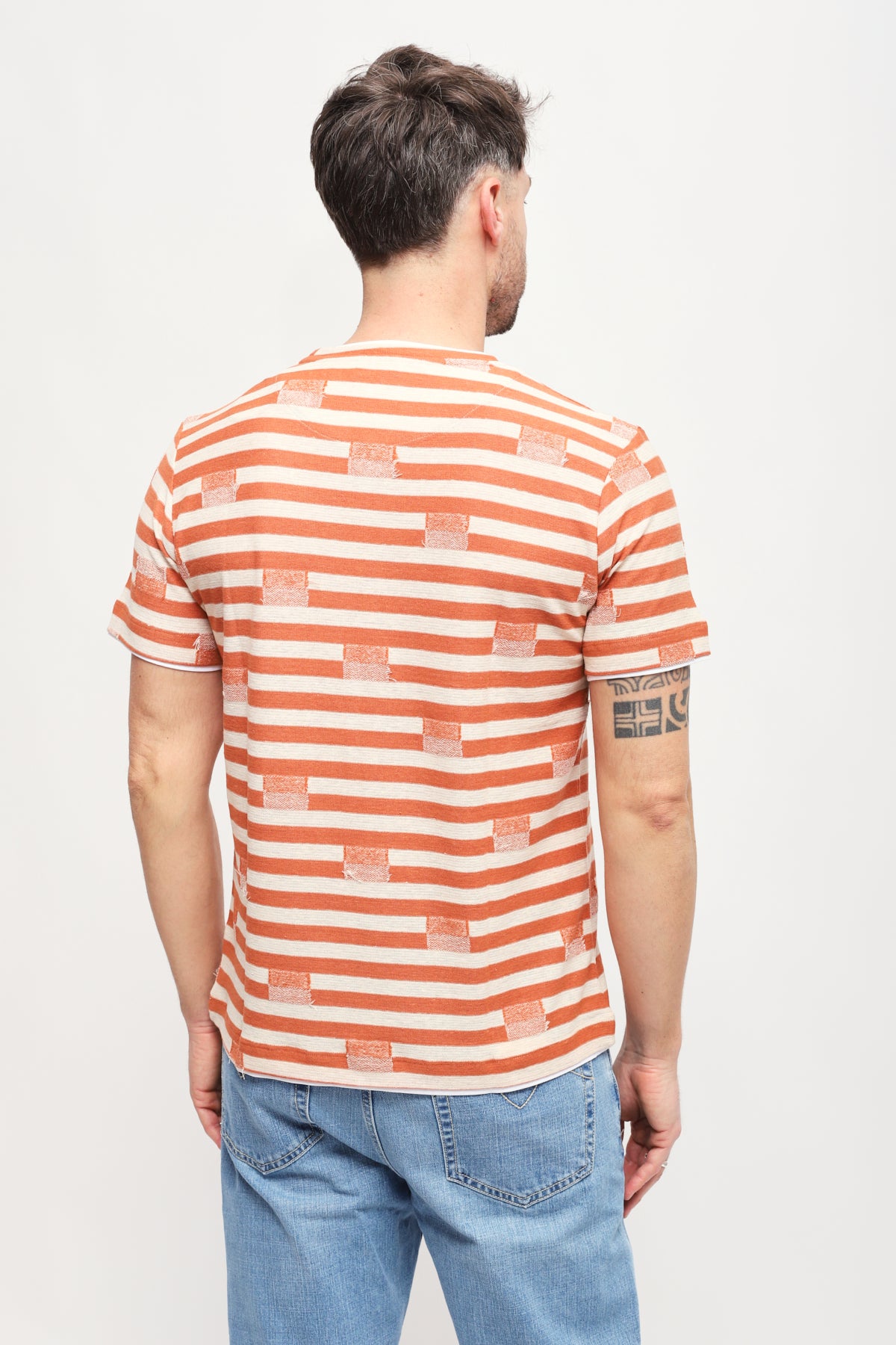 T-shirt Falls a righe multicolore